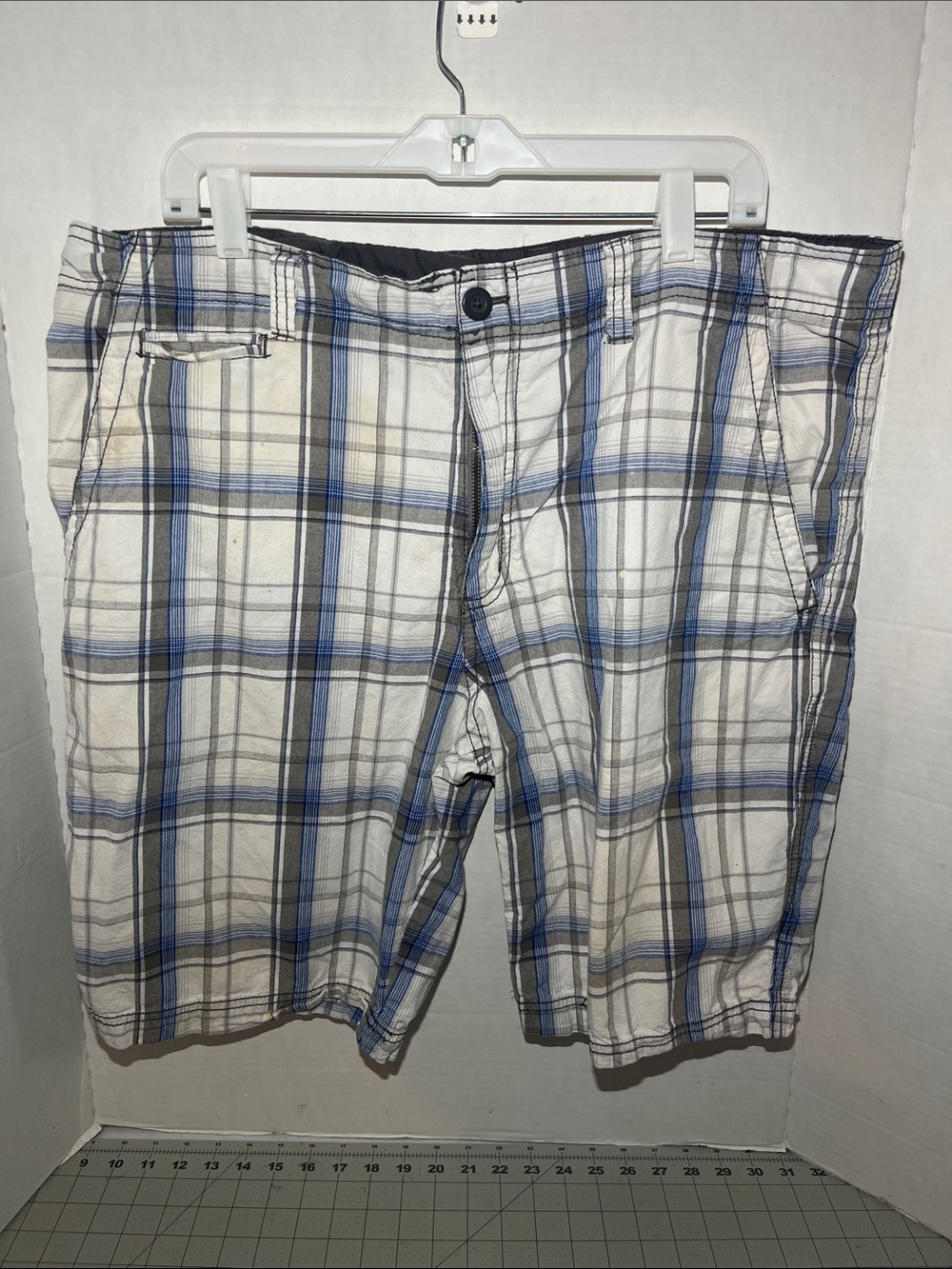 Faded Glory White and Blue Plaid Men’s Flat Front Shorts